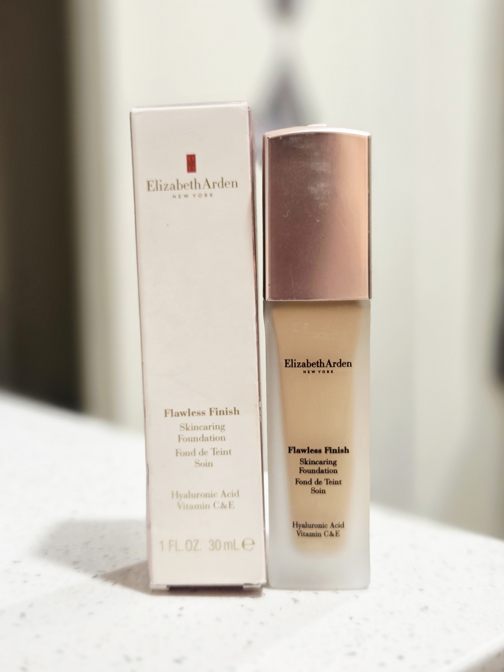 Elizabeth Arden Flawless Finish Skincaring Foundation - 230N